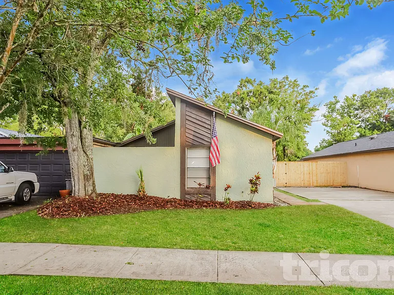 1933 Gregory Dr — Photo 1