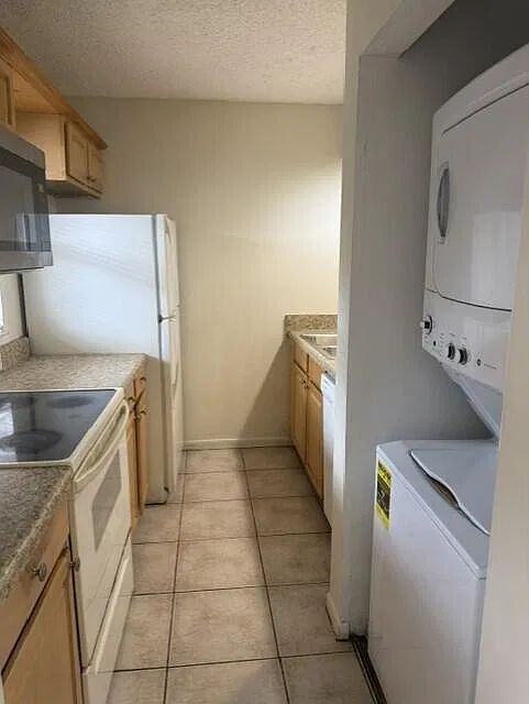 2 bed, 2.0 bath, 768 sqft, $1,800 — Photo 2