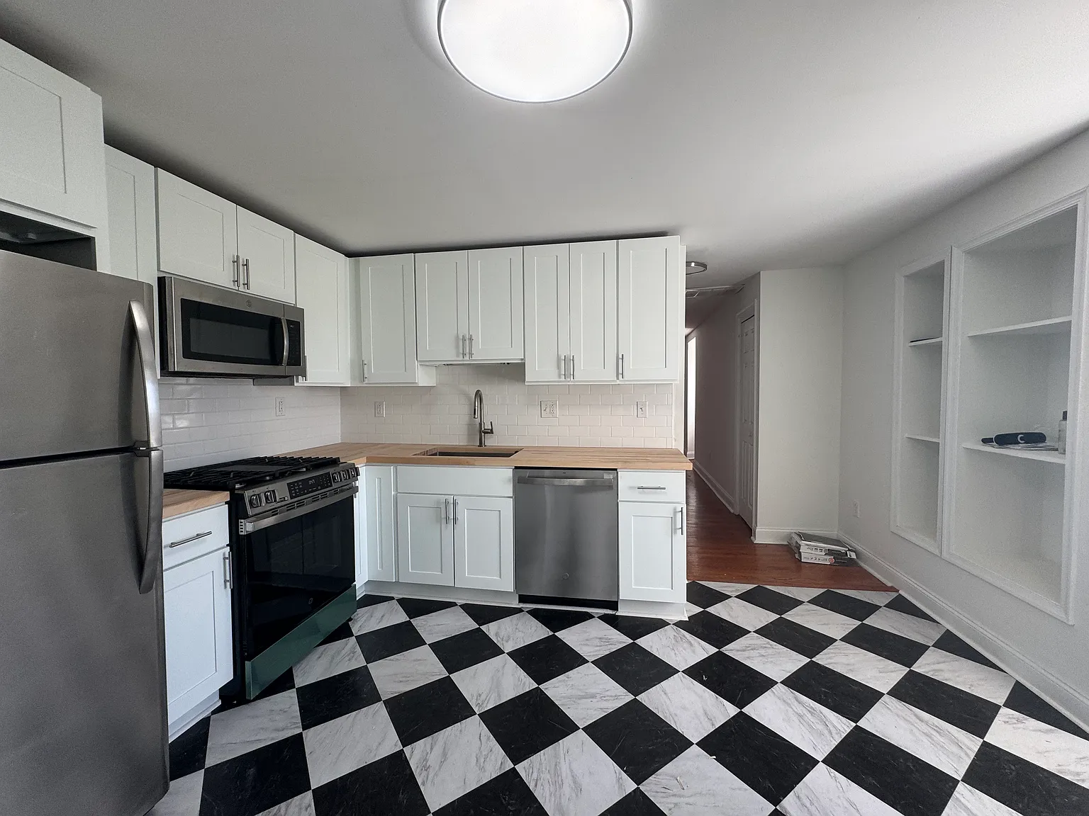 3 bed, 1400 sqft, $1,995 — Photo 2