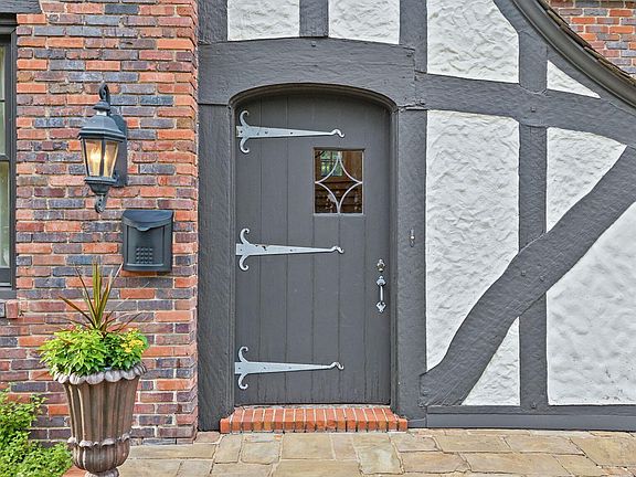 5th image of 2715 Walton Way