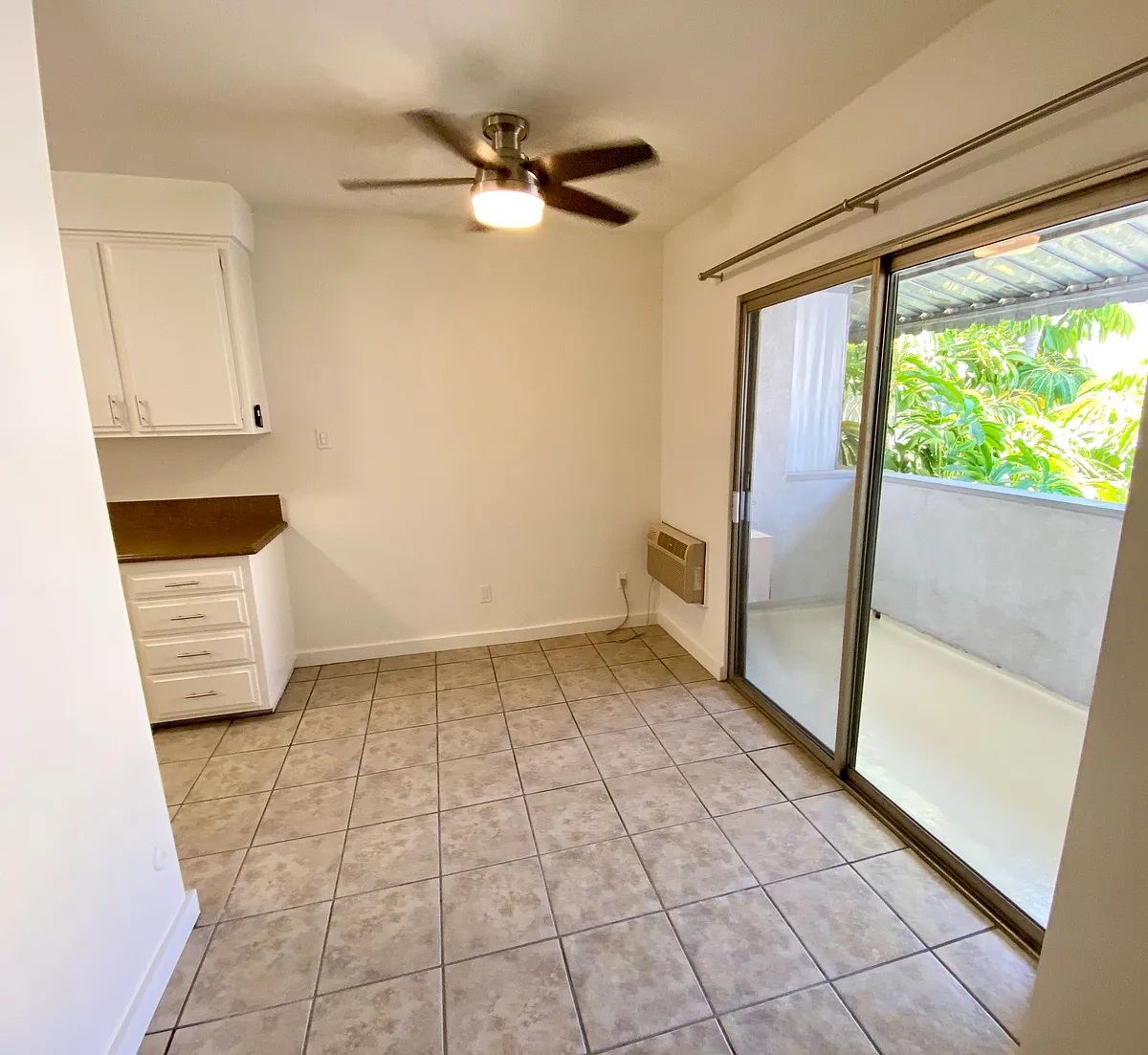 Building Photo - 1430 Hi Point St #306