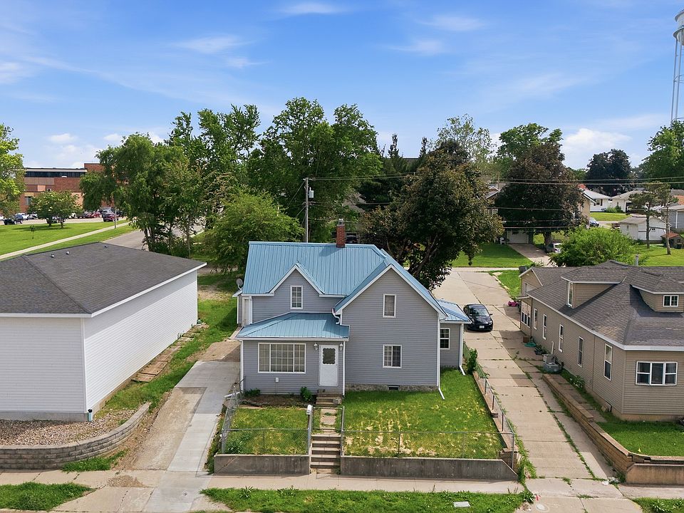 1st image of 221 E Anson St