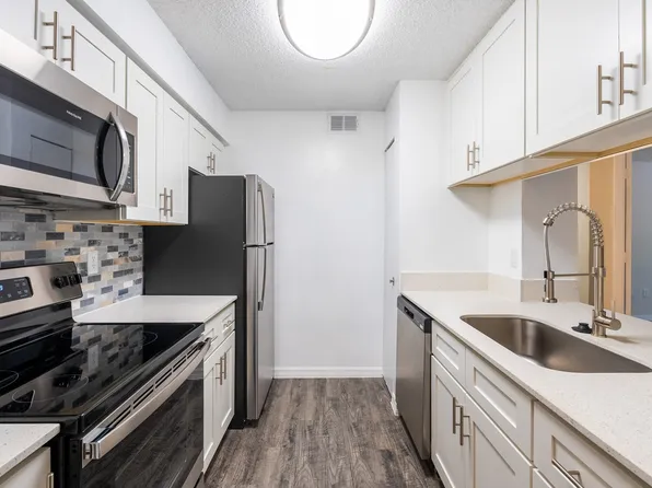 Fisherman's Landing Apartment Homes