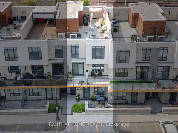 1245 Bayly St #Townhouse 8, Pickering, ON L1W 0B6