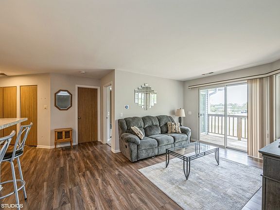 4th image of 260 W Lynn Dr #7-5B