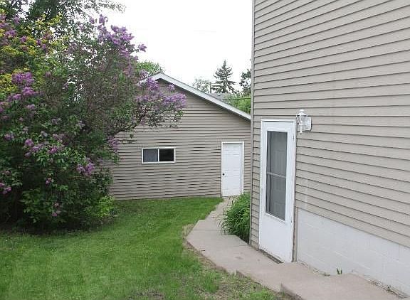 3rd image of 717 2nd Ave N