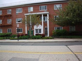 22 N Forest Ave APT 3F, Rockville Centre, NY 11570