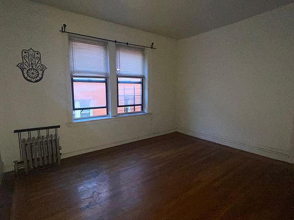2nd image of 1569 Beach Ave #6