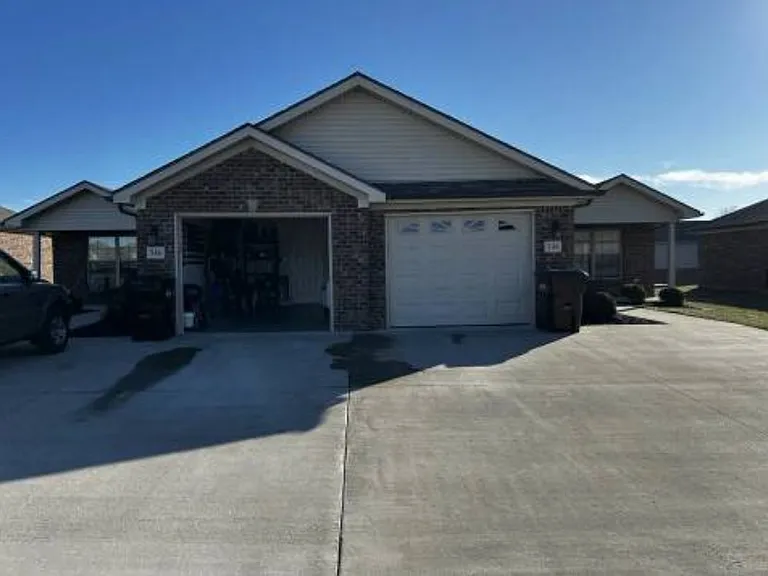 344-346 Anna Hume Blvd — Photo 1