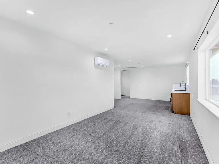490 Jean Cir — Photo 24