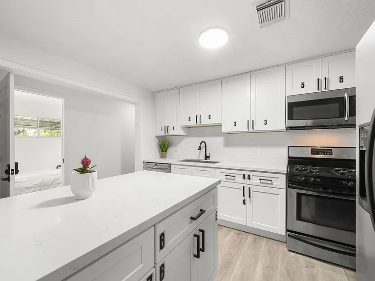 Shared kitchen w/ all new stainless steel appliances