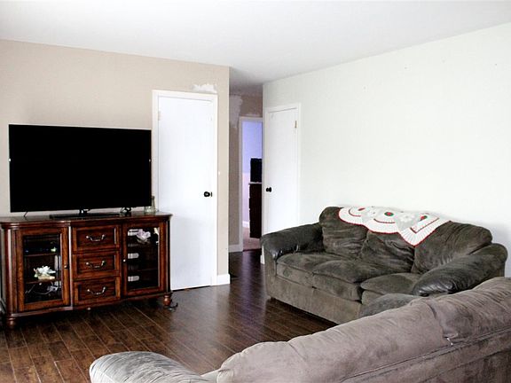 2nd image of 50 Blackfoot Ct
