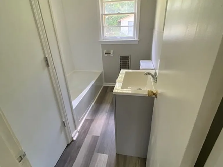 114 Hadley Dr — Photo 5