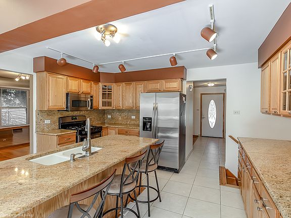 5th image of 16829 Ellis Ct