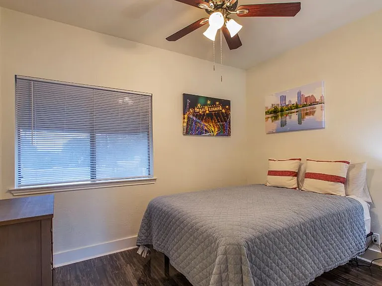 Old South Austin Apartments — Photo 4