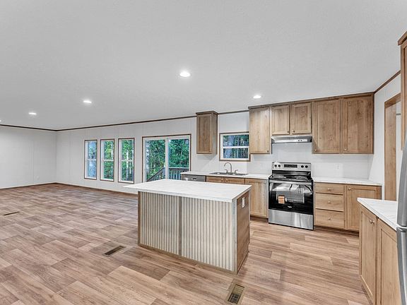 5th image of 111 Russell Ct