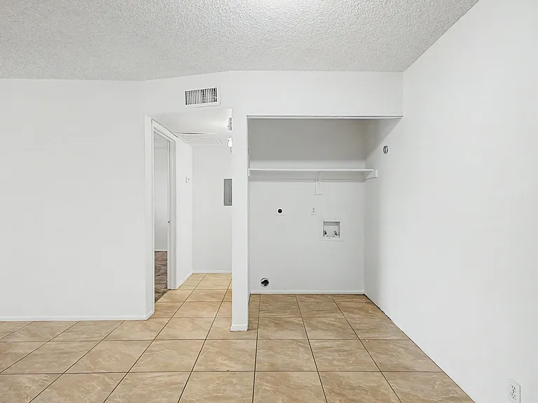 Beautiful Beck Ln Fourplex — Photo 24