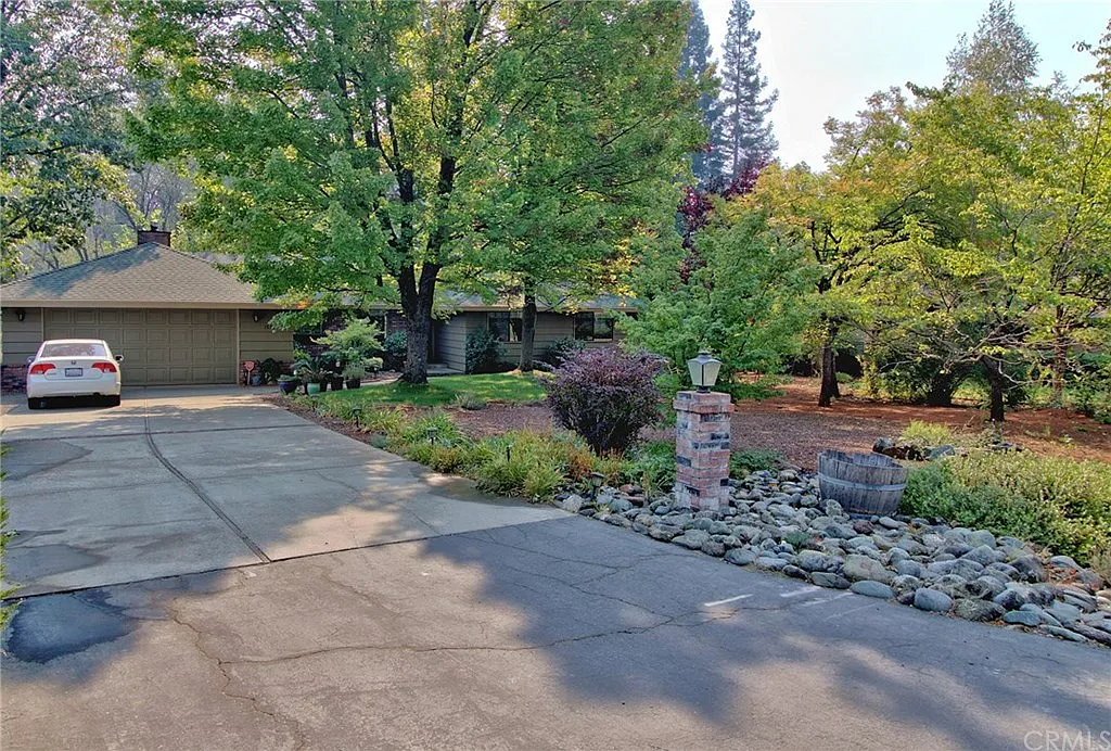 1578 Gate Ln photo 1