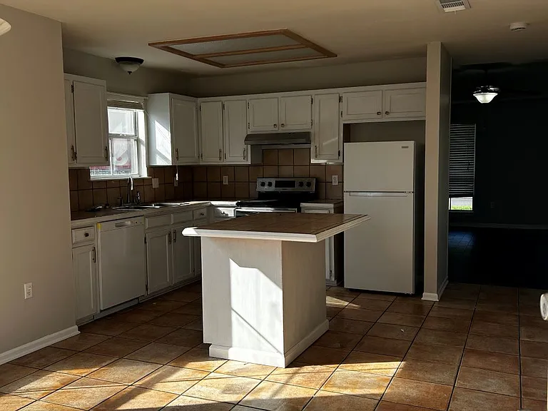 13363 Parwood Ave #3 — Photo 17