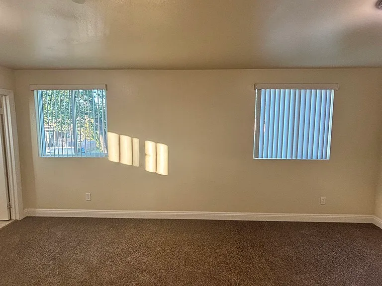 942 E 88th Pl — Photo 34