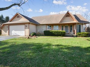 6803 Applewood Ln, Spring Grove, IL 60081