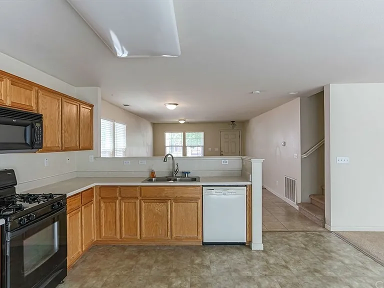 274 Pyramid Ave — Photo 4