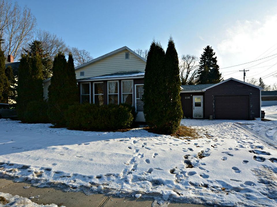 1st image of 216 8th Ave E