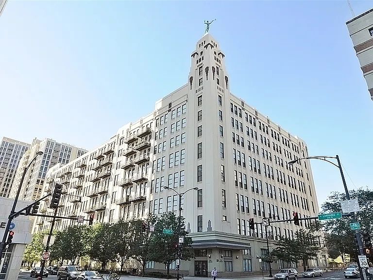 1st image of 758 N Larrabee St APT 322