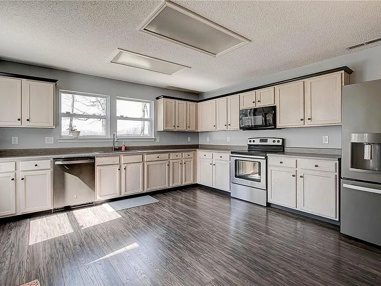 10306 Hatherley Way — Photo 11