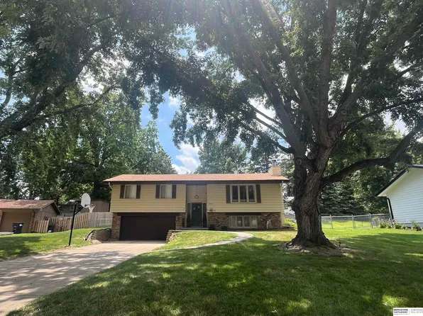 12211 Crawford Cir, Omaha, NE 68144