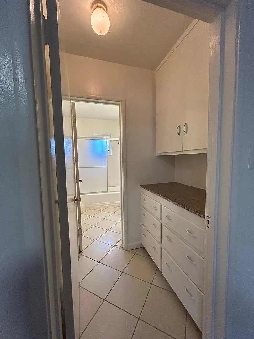 D Street Apartments — Photo 4