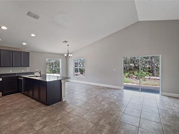 3rd image of 350 Gardenia Ct.