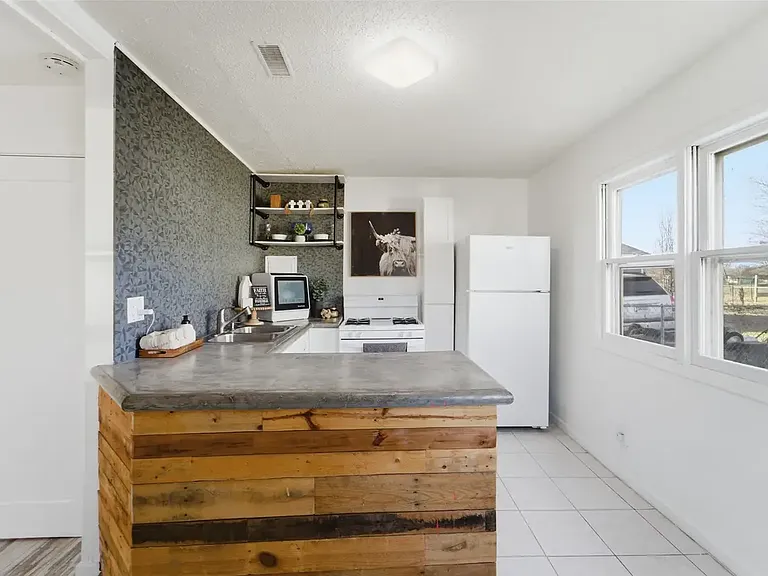 2644 Chicago Ave — Photo 23