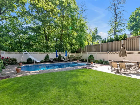 41-27 Orient Avenue image 22 of 24