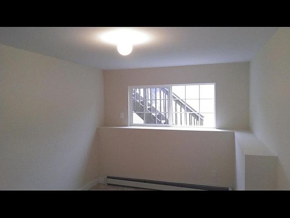 3rd image of 118 Santa Monica Ln