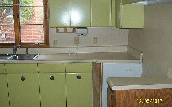 3rd image of 216 E Mulberry St