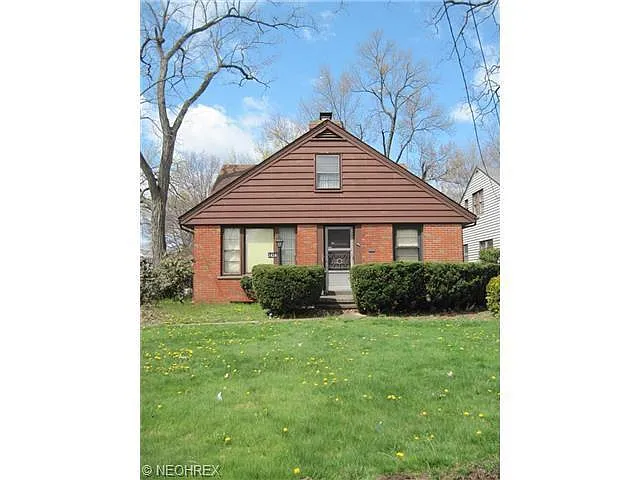 2424 S Green Rd photo 1