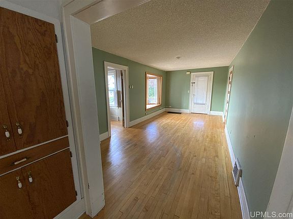 5th image of 214 N 6th St