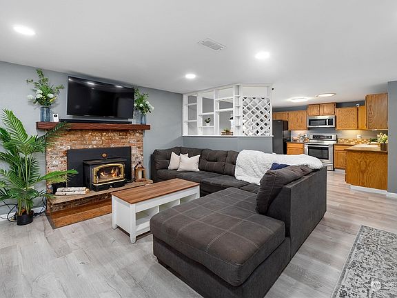 5th image of 13817 Pinehurst Ln NW