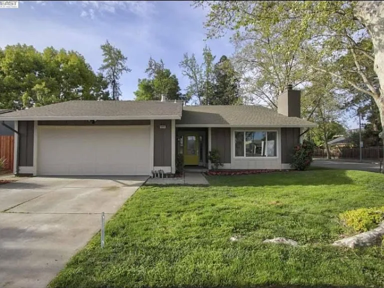 4190 Crisfield Ln — Photo 1