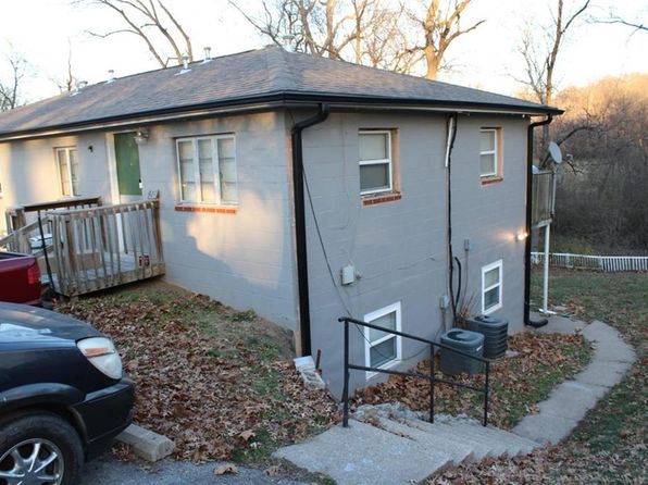 921 N Dickinson Rd, Independence, MO 64050