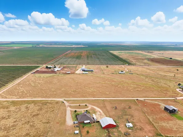 2 County Road M, Wilson, TX 79381