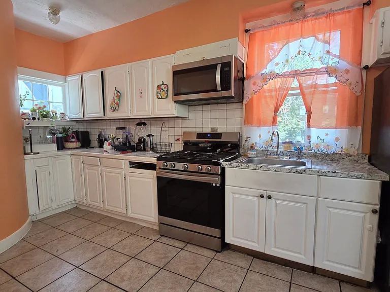 31 N Common St #2 — Photo 3