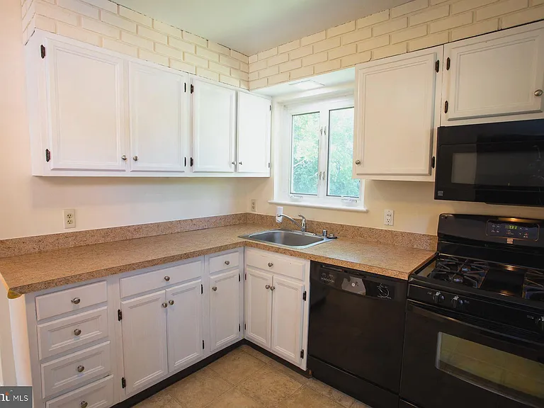 5915 Ryland Dr — Photo 11