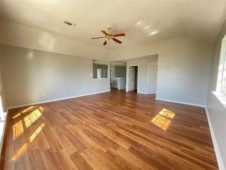 6638 Chantalle Dr — Photo 18