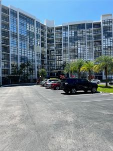 1000 Parkview Dr APT 523, Hallandale, FL, 33009