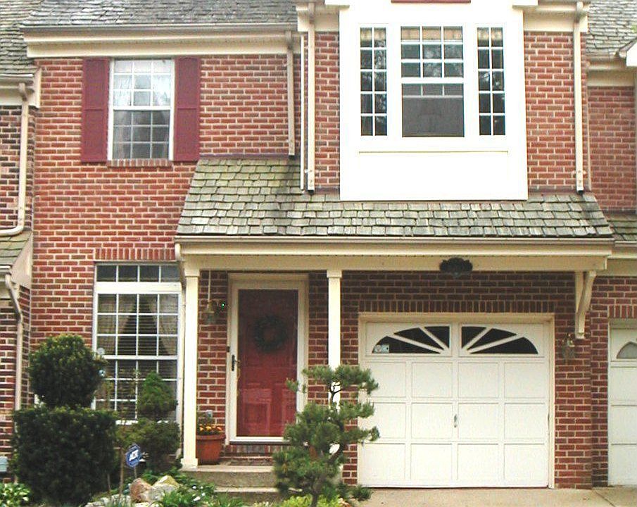 Gorgeous Lakefront Townhome