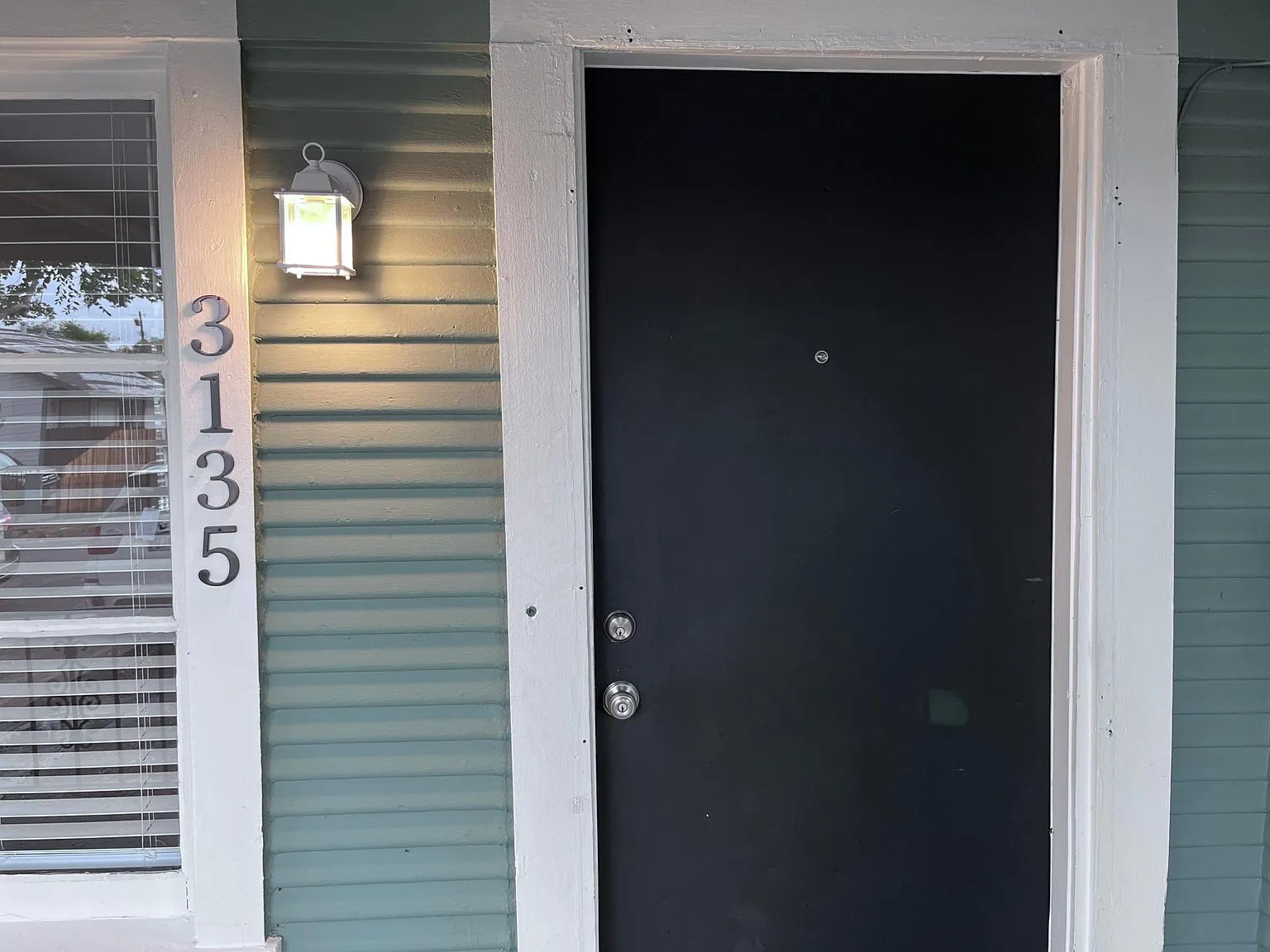 2 bed, 930 sqft, $2,200 — Photo 2