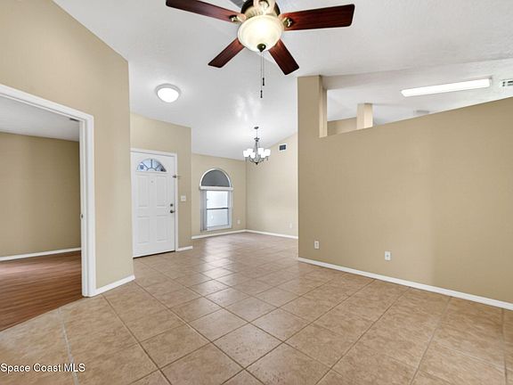 5th image of 1000 Starfire St SE