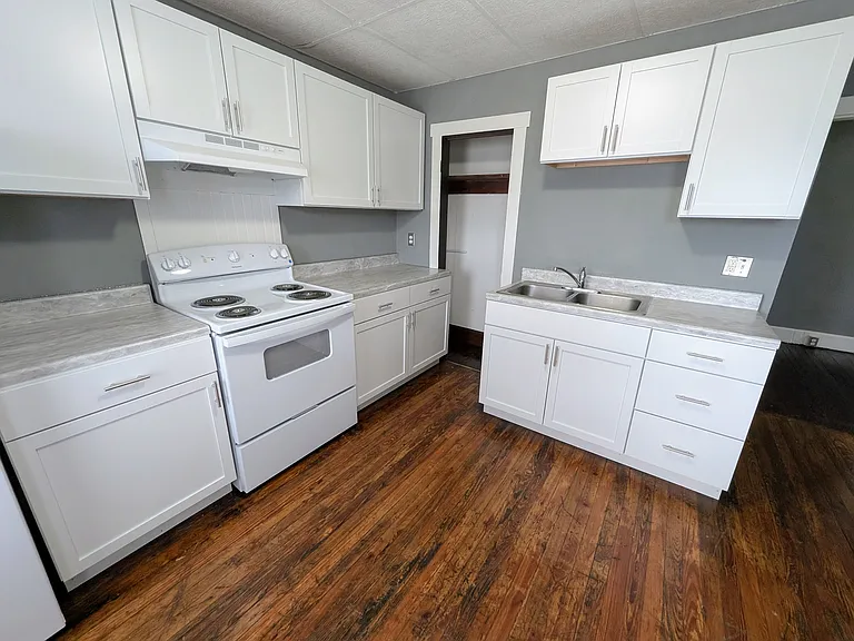 212 S Front St #B — Photo 12